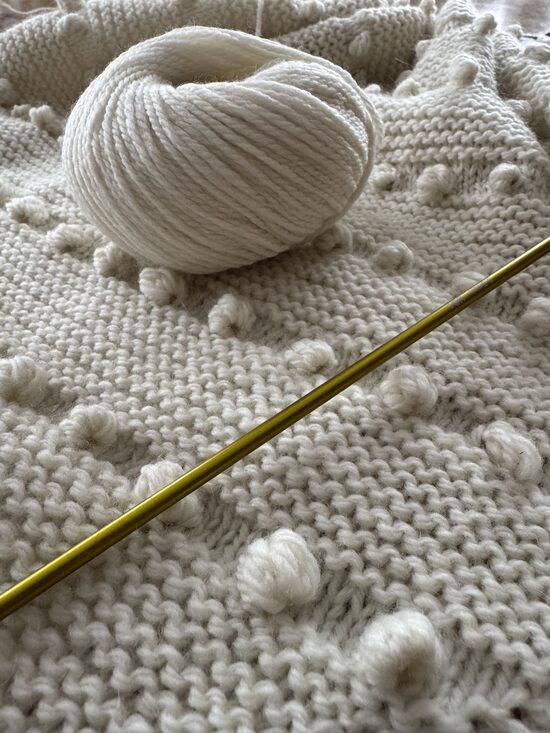 Bērnu sedziņa ar bumbuļiem/Baby blanket with bobbles