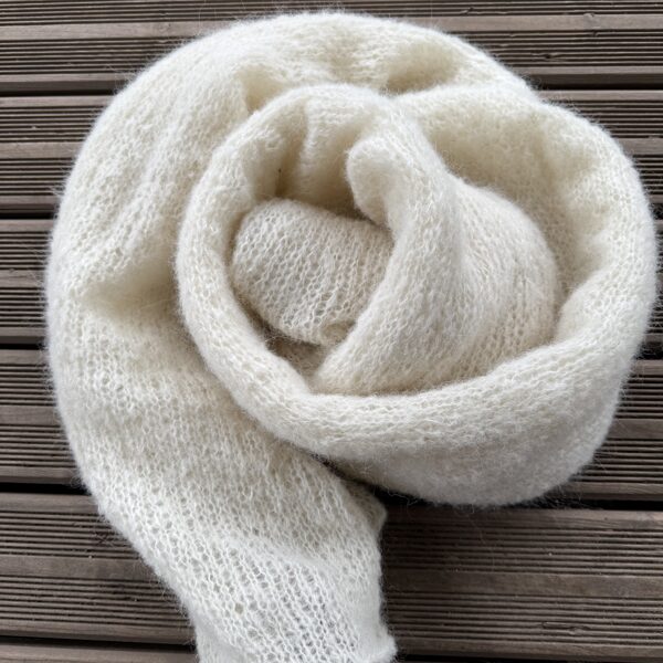 No Drops Brushed Alpaca Silk adīta šalle. Roku darbs (apm. 25 stundas)