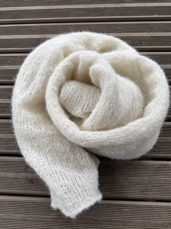 No Drops Brushed Alpaca Silk adīta šalle. Roku darbs (apm. 10 stundas)